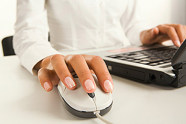 Nous vous proposons des formations informatiques poru particuliers ou entreprises, individuelles ou en groupe, chez vous ou dans nos locaux.
